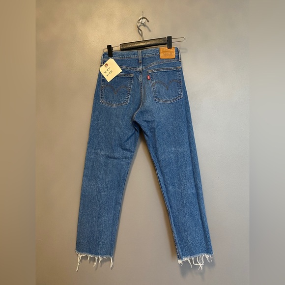 LEVI’S, NWOT, Buttoned, Raw Hem, WEDGIE STRAIGHT Jeans 27X25 inseam. - Picture 4 of 8